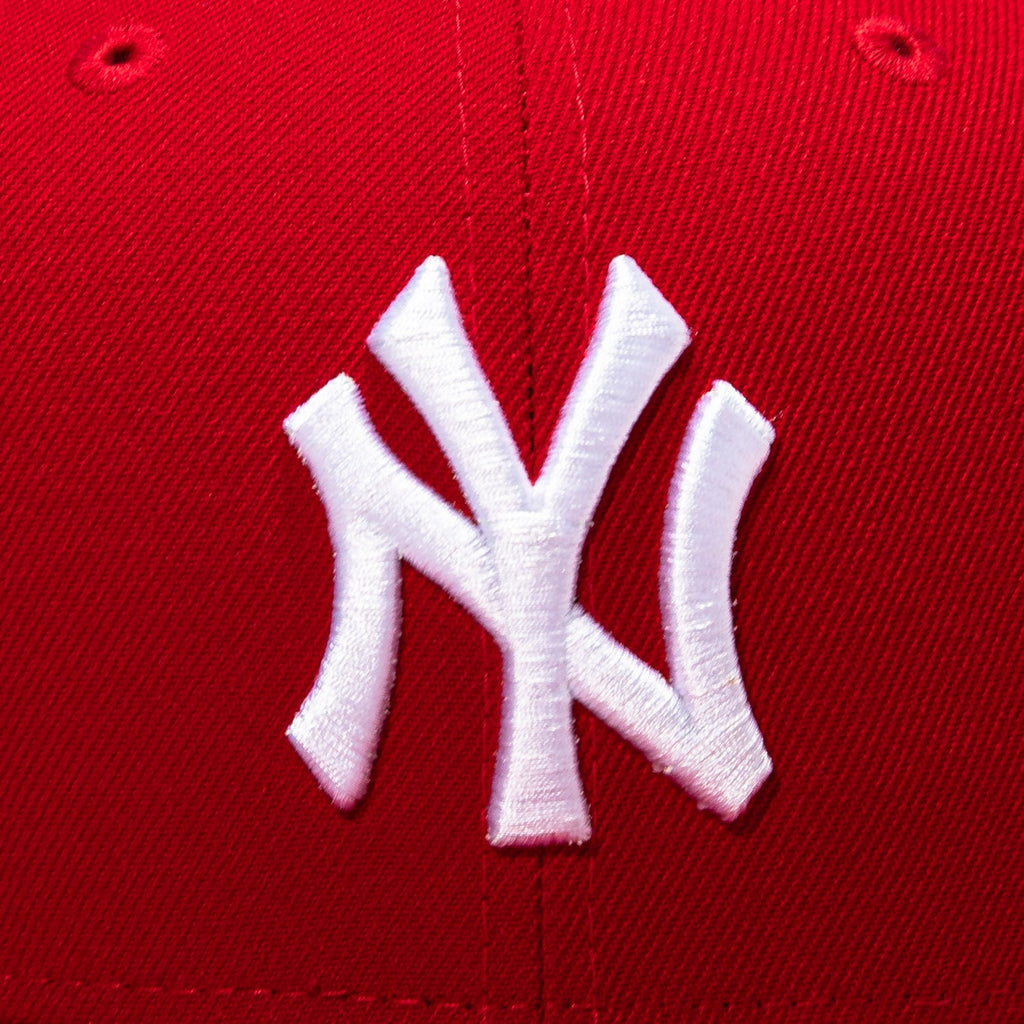 New Era 9Fifty MLB Basic New York Yankees Snapback Hat - Red, White