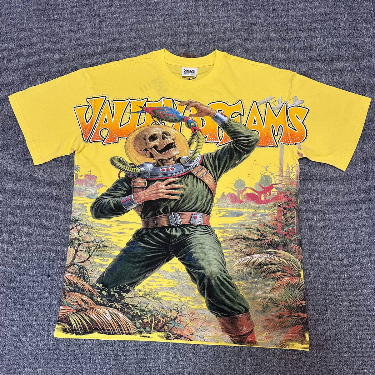 VALEFOREVER Yellow Skeleton Astronaut Vintage Graphic Short Sleeve T-Shirt