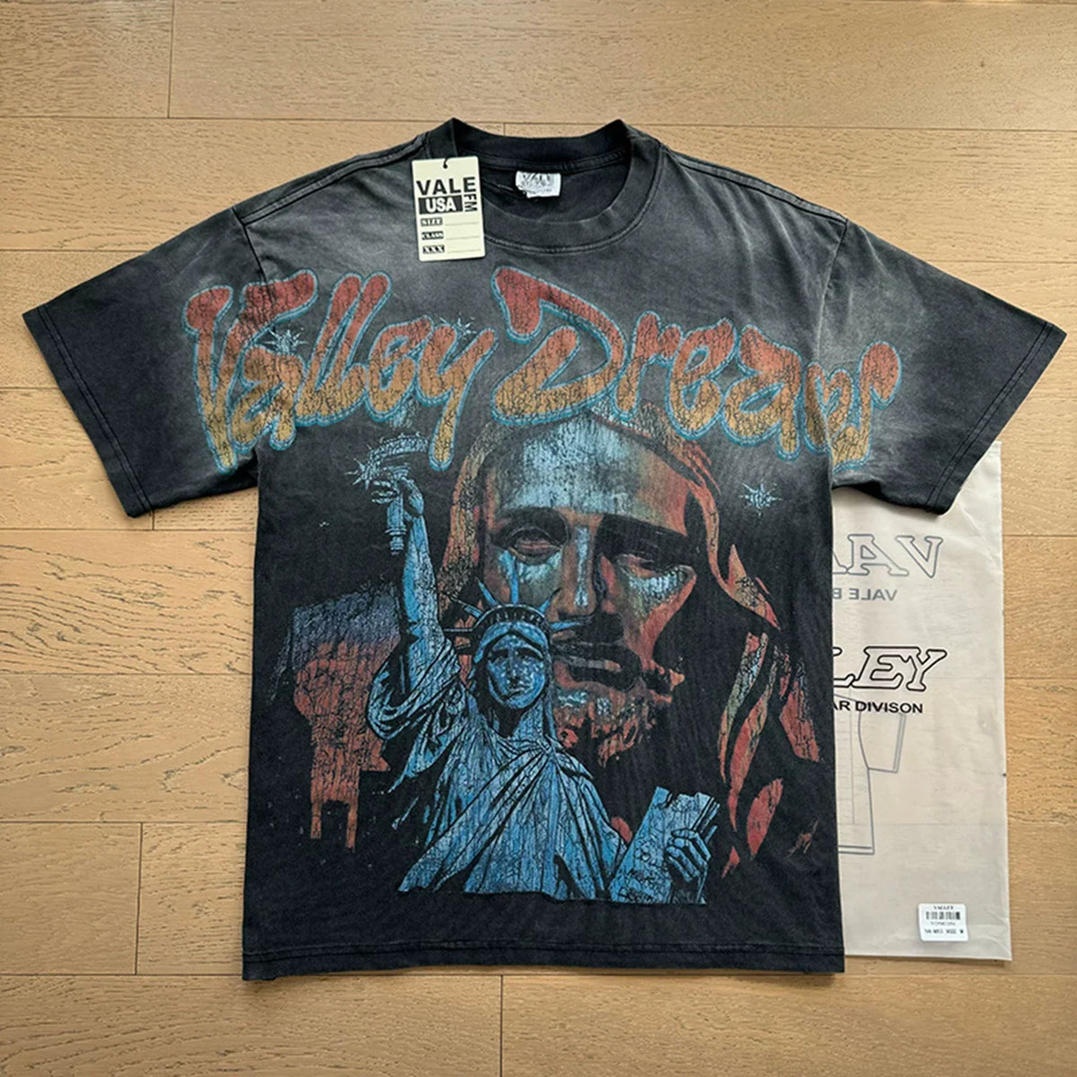VALEFOREVER Black Washed Valley Dreams Statue Liberty Vintage Graphic T-Shirt
